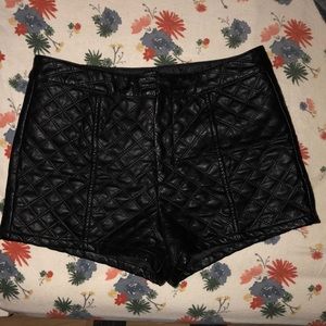 🔥Faux leather high waist shorts